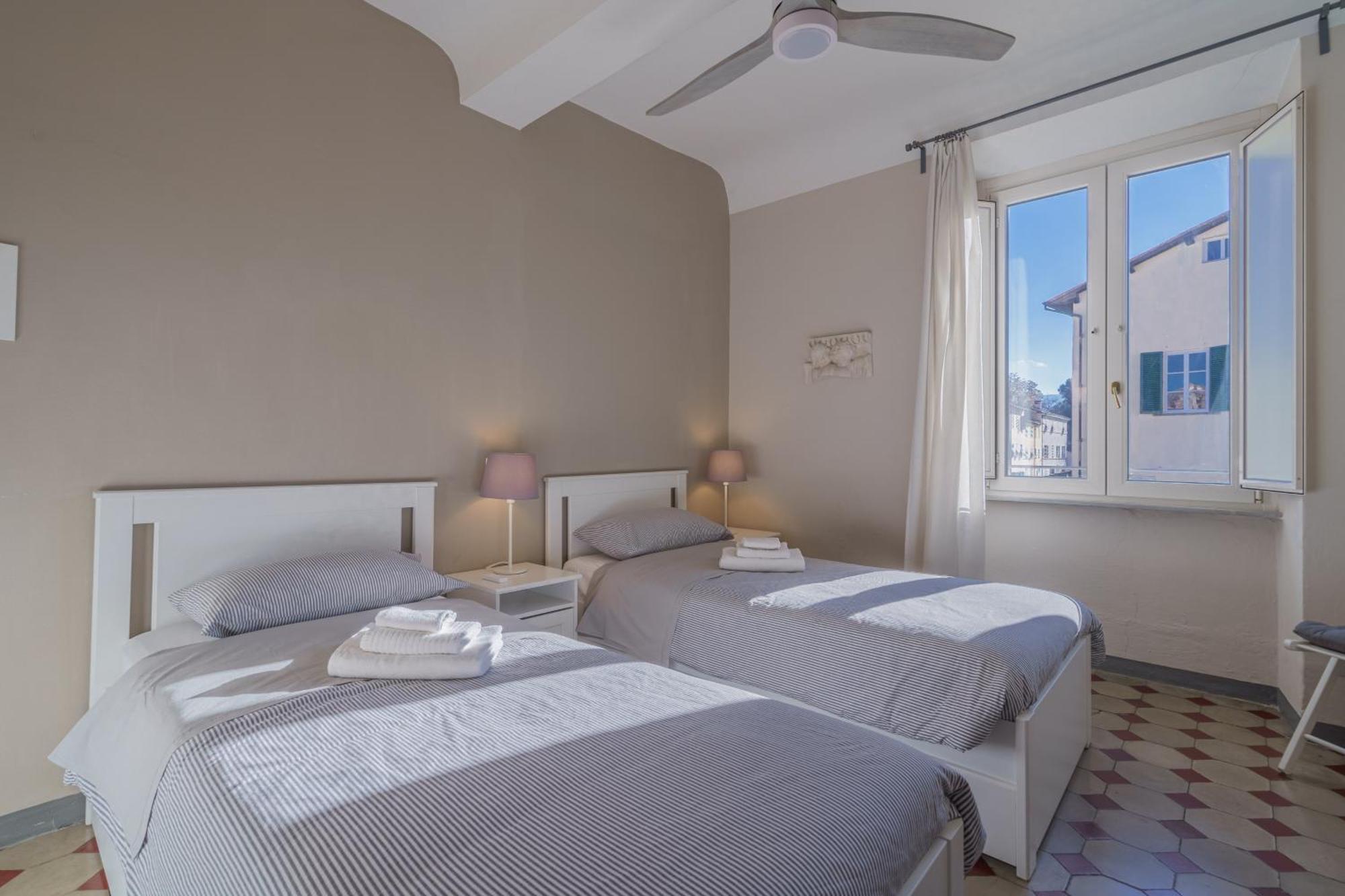 Terrazza Coccode' Spazioso Con Vista Mozzafiato! ลุคคา ภายนอก รูปภาพ